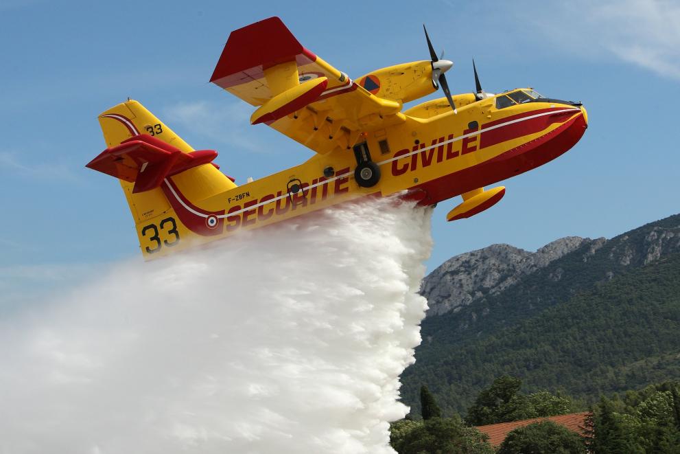 Firefighting plane