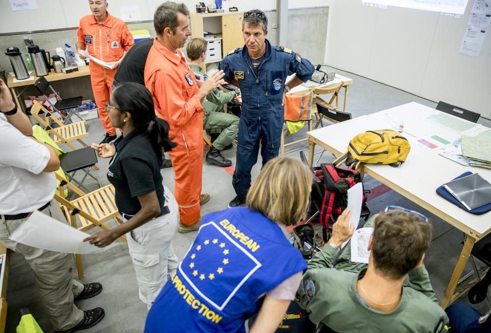 Morning briefing at the coordination centre in Örebro, Sweden