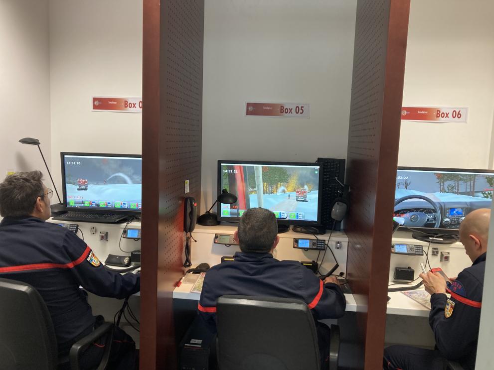 Group of experts doing simulators exercises during the Training at Valabre (ECASC)