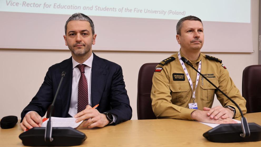  Gaetano Vivo, DG ECHO, and Colonel Grzegorz Szyszko, PhD Eng. Deputy Commander-in-Chief of the State Fire Service. 