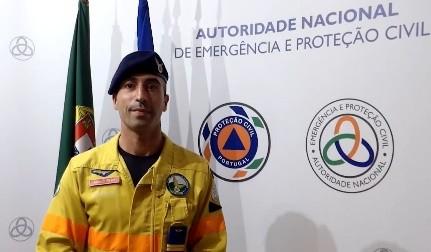 Marco Pires facing the camera standing before a banner during a conference of the Portuguese Civil Protection authorities.
