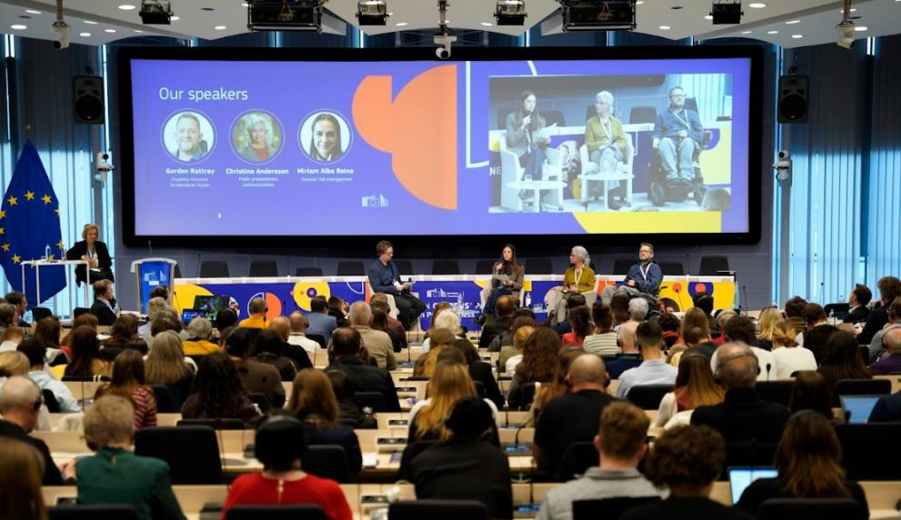 12 groups, participants exchanged views on what has worked in past crises.