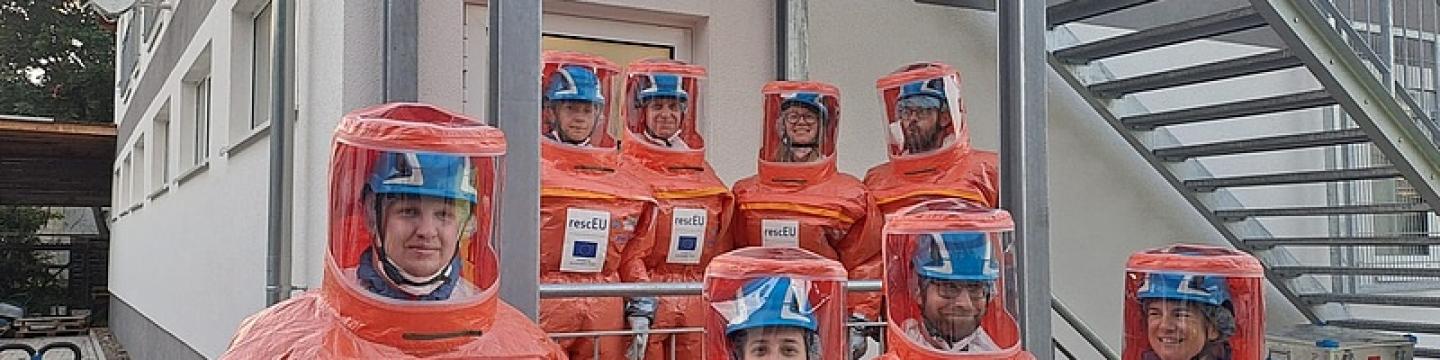 decontamination team 