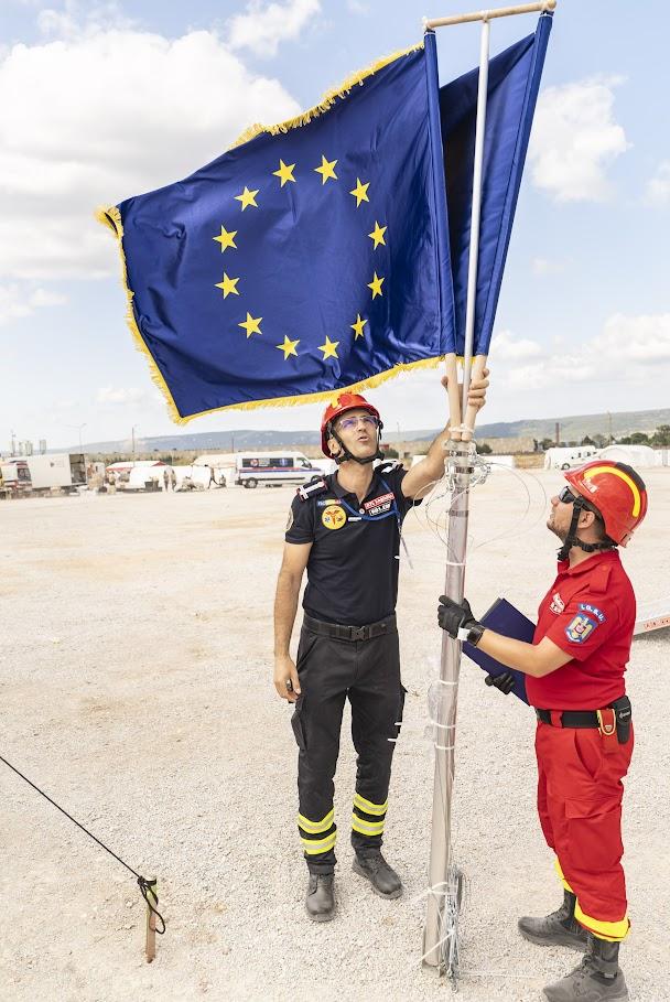 Participants of the EU MODEX exercise with an EU flag