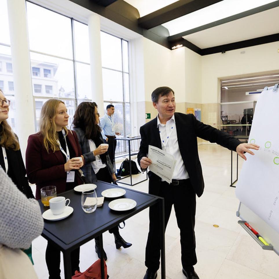 Exchange of ideas prior to the development of a workshop during one of the break-out sessions.