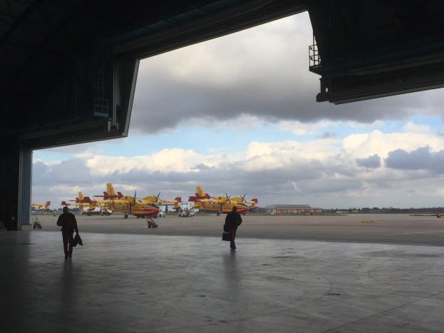 Two pilots belonging to the firefighting teams of Canadair 