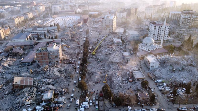 aerial image of destroyed houses in Türkiye 