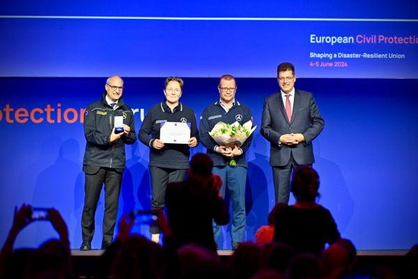 Italian representatives receiving the medal at the CP Forum 2024