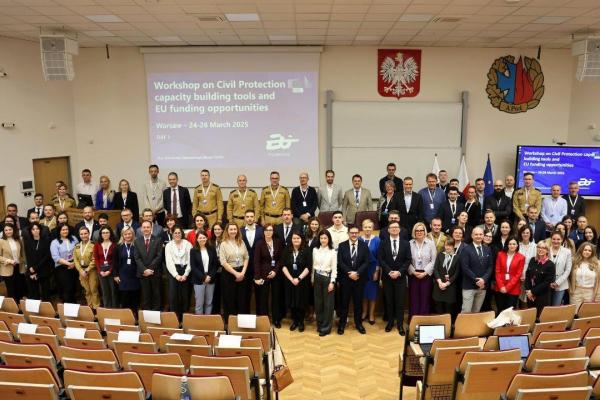 Group picture of the organisers, speakers and participants.