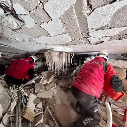Two rescuers at work under the rubble 