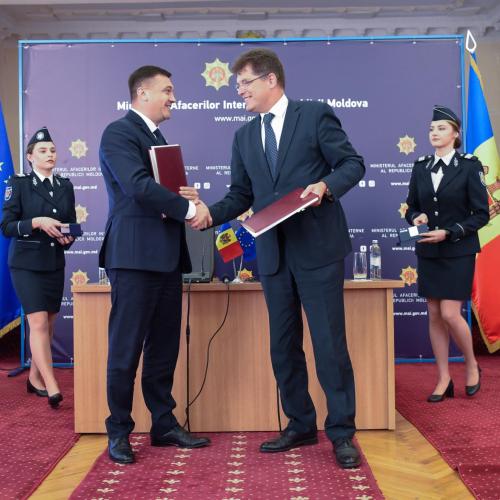 Minister of Internal Affairs of Moldova, Adrian Efros, and Commissioner for Crisis Management, Janez Lenarčič, during the signature of the agreement granting Moldova membership status in the EU Civil Protection Mechanism