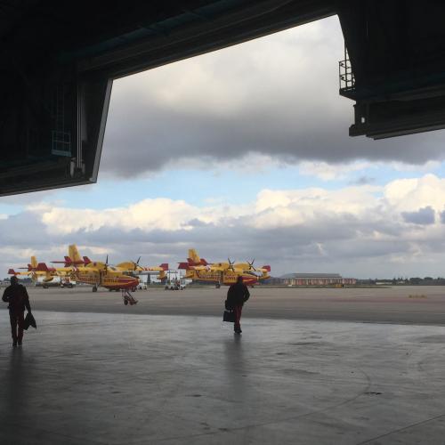 Two pilots belonging to the firefighting teams of Canadair 