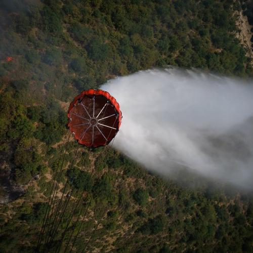 Some of the helicopters involved in the wildfire response in Bulgaria – those mobilised from Czechia, Slovakia and France - are part of the EU’s joint firefighting fleet, rescEU – the EU’s strong tool in the face of disasters.