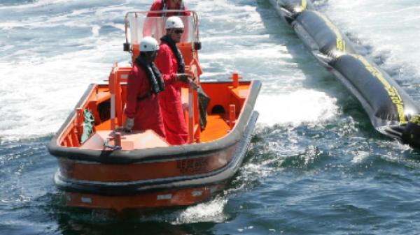 Crew deploying the rubber ring