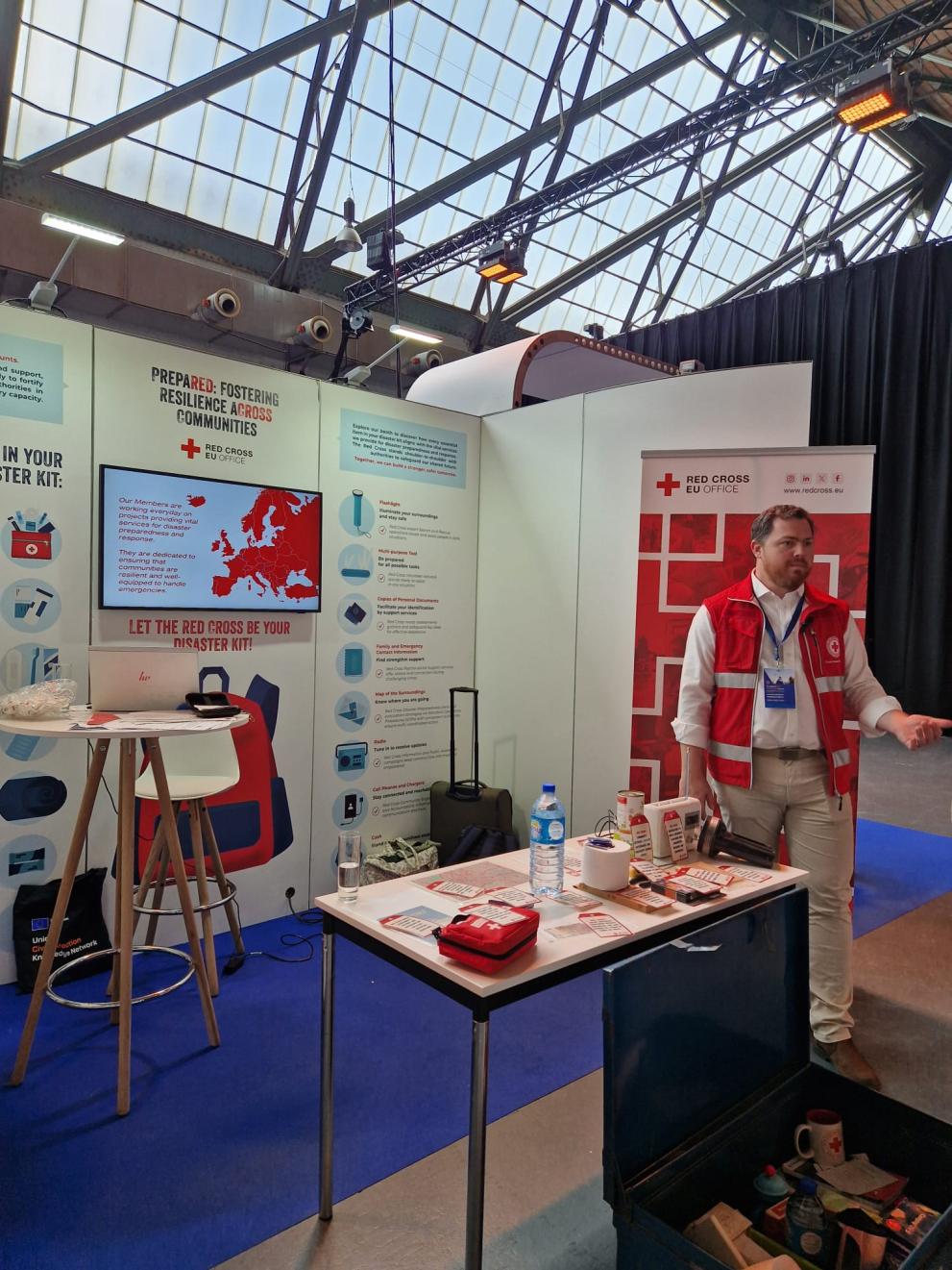 RED ROSES consortium member presenting the project at the RCEU Office booth 