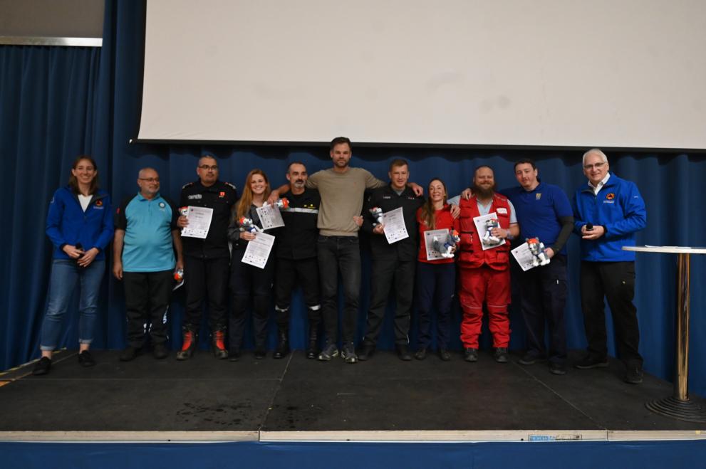 The team leaders of the participating teams are shown together at the closing ceremony.