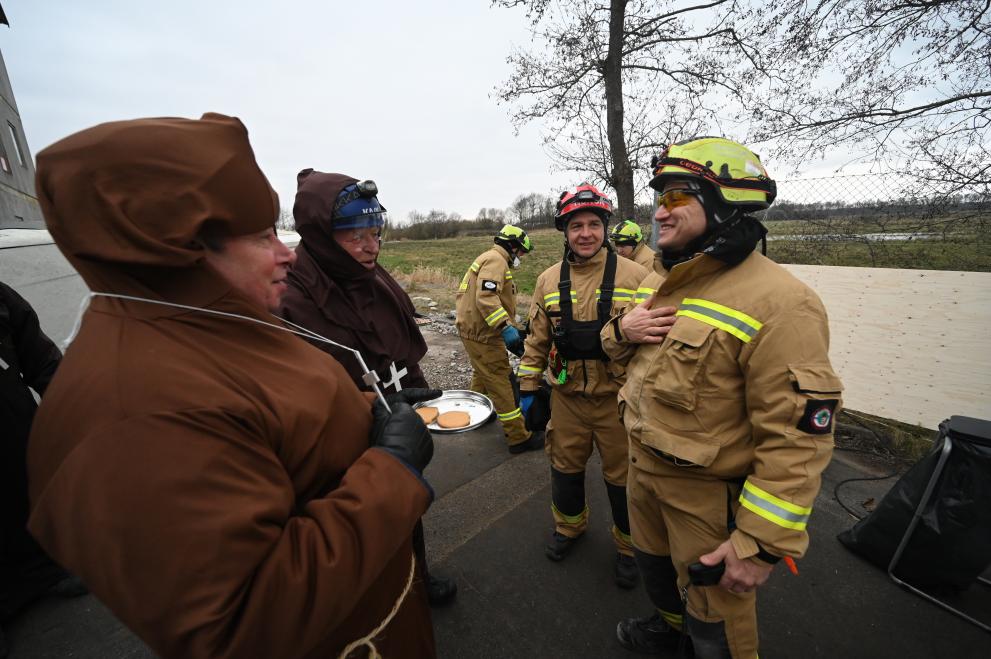 Priests appreciating the work of the teams