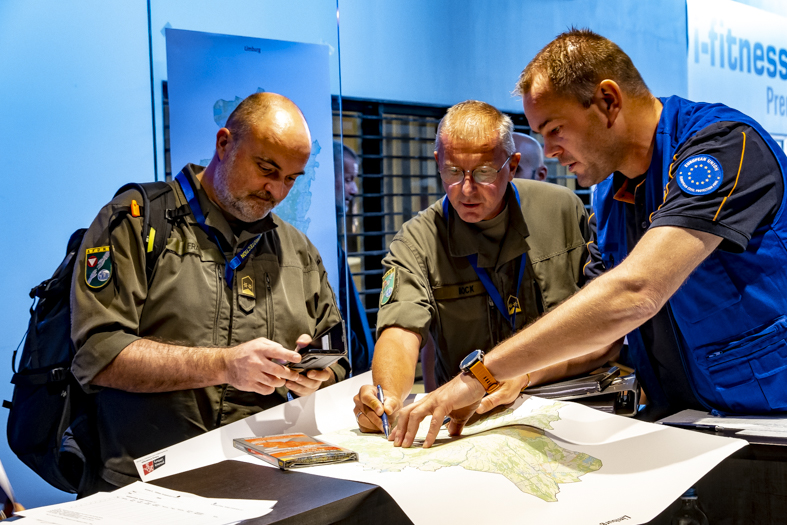 EUCPT sets up and runs the RDC on arrival in afflicted country.