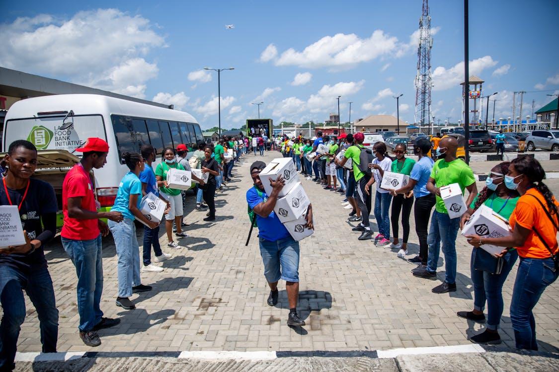 Chain of volunteers to help