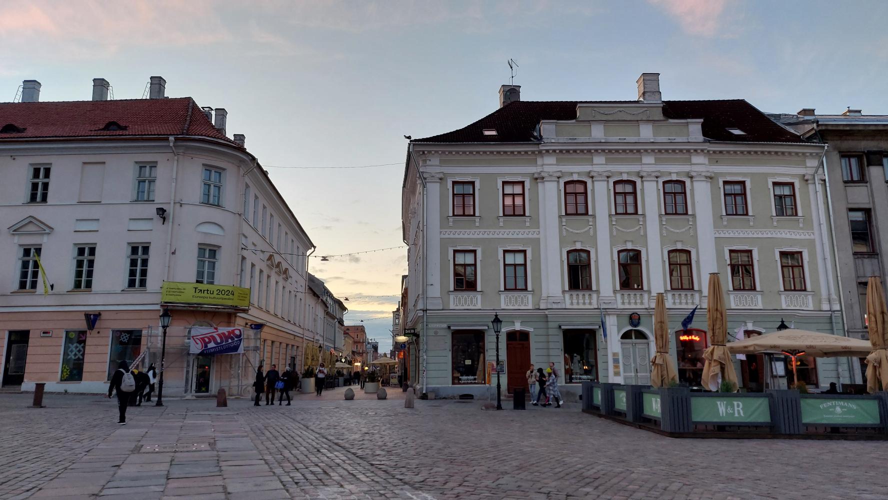 Walking tour - Tartu raekoja plats