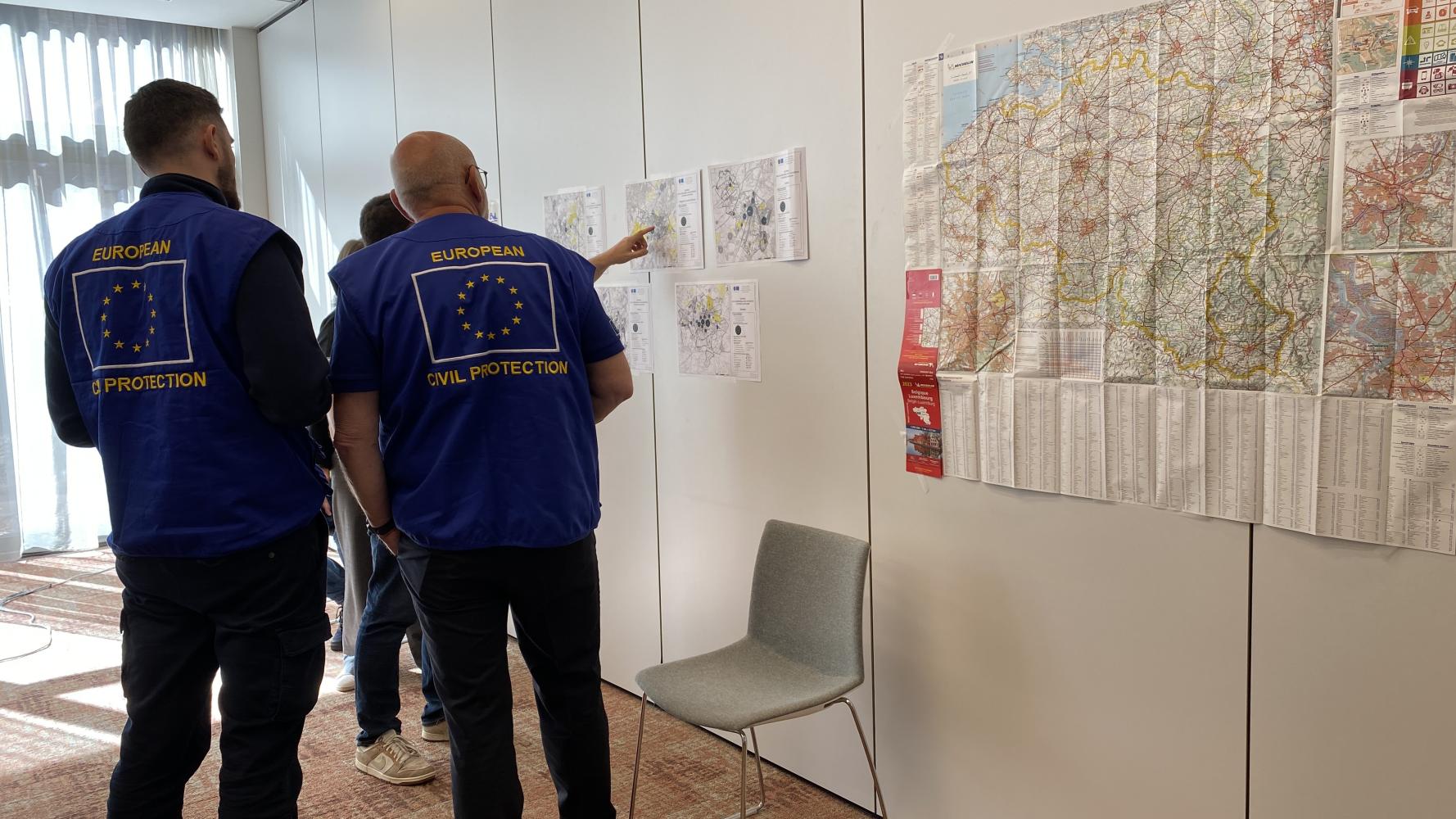 The EUCPT TL and ERCC LO meet with LEMA - looking at a map.