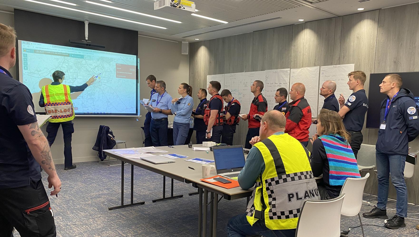 The modules meet with OSC and receive an overview of the situation.