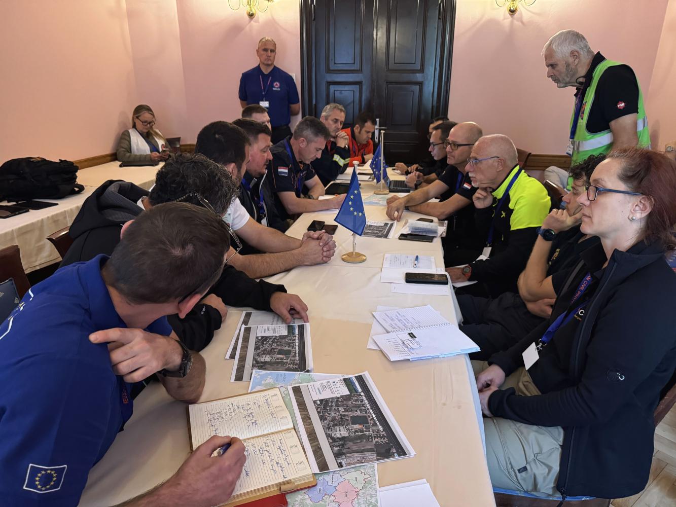 Participants attend a meeting with LEMA / on-site commanders.