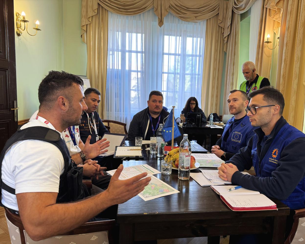 Participants attend a meeting with LEMA / on-site commanders.