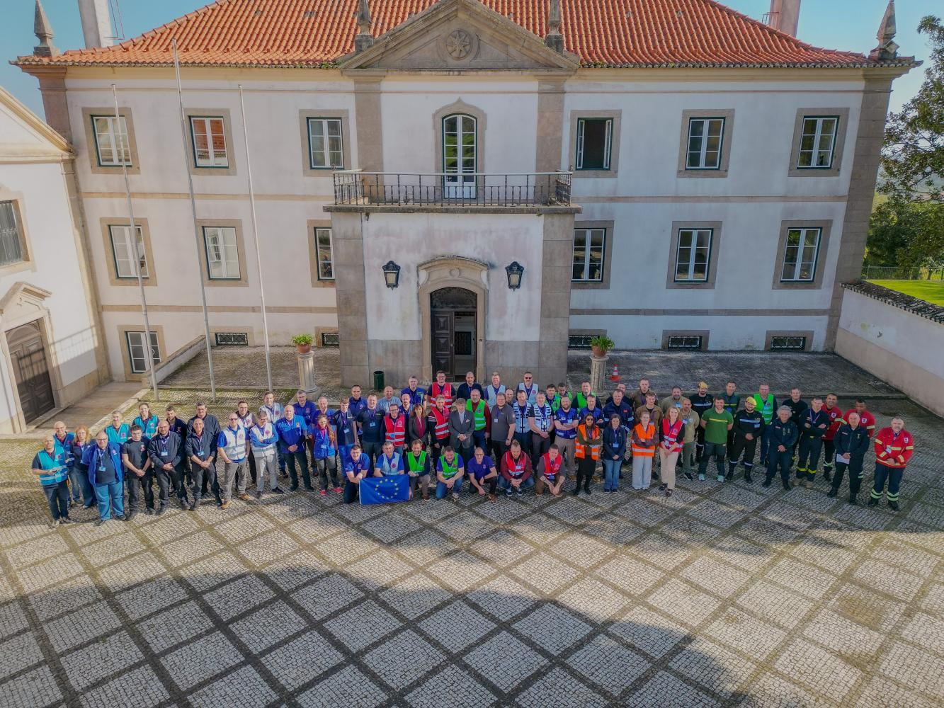 Group photo from the ModTTX in front of the ENB main building.