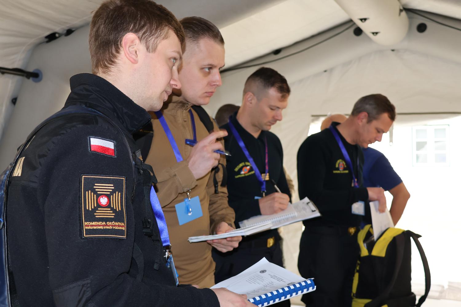 Participants go throught the RDC simulation in the exercise.