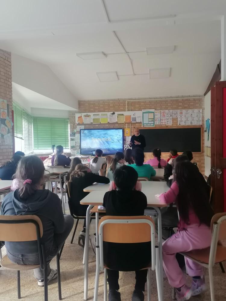 The Kids in the class room exploring the Earth's secrets with Prof. Crocetti