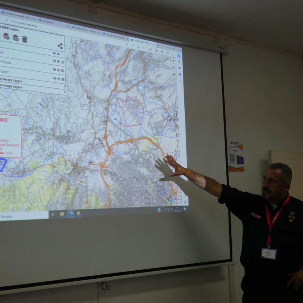 On Site Commander briefs exercise participants on situation