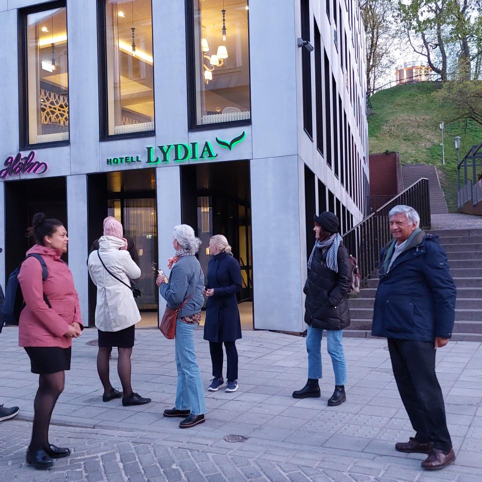 Start of the tour outside the restaurant 
