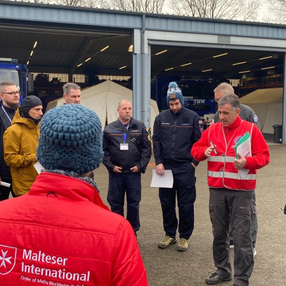 the participants of the ModTTX 5 receive a daily briefing