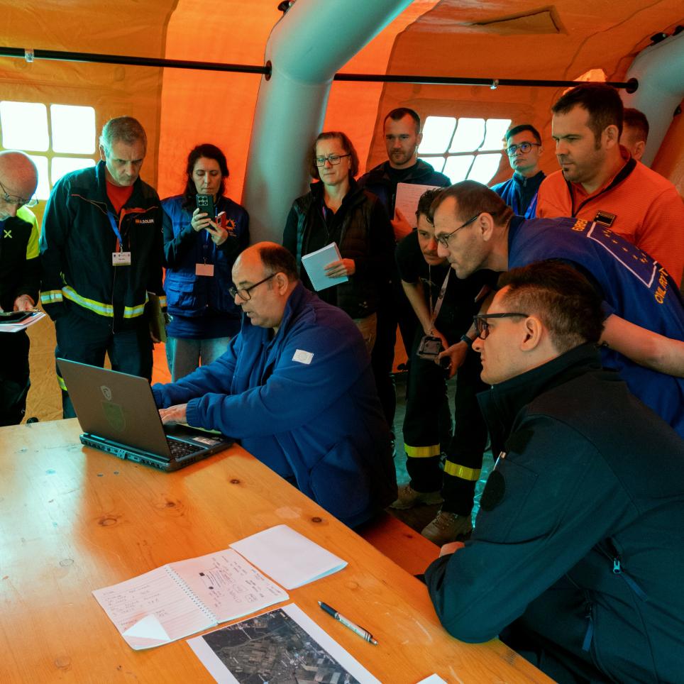 Participants are briefed by an on-site commander.