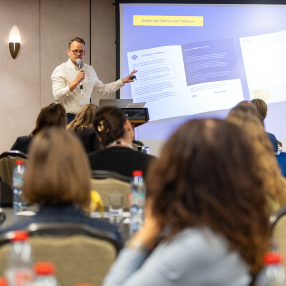 NO representative presents to the audience the preparEU pilot project activities