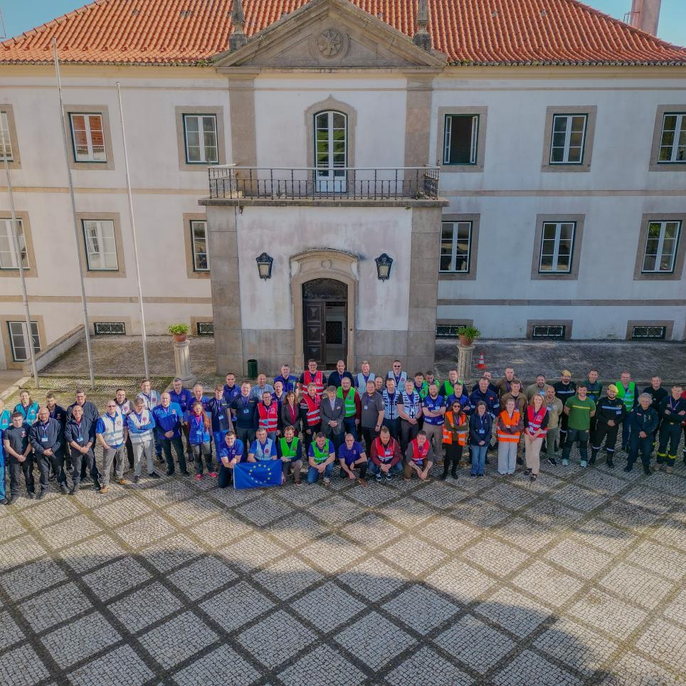 Group photo from the ModTTX in front of the ENB main building.