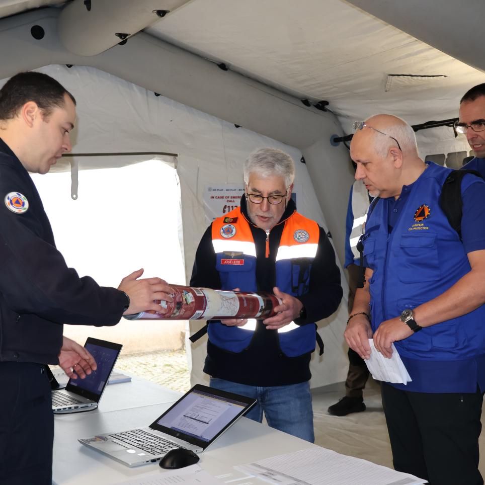 Participants go throught the RDC simulation in the exercise.