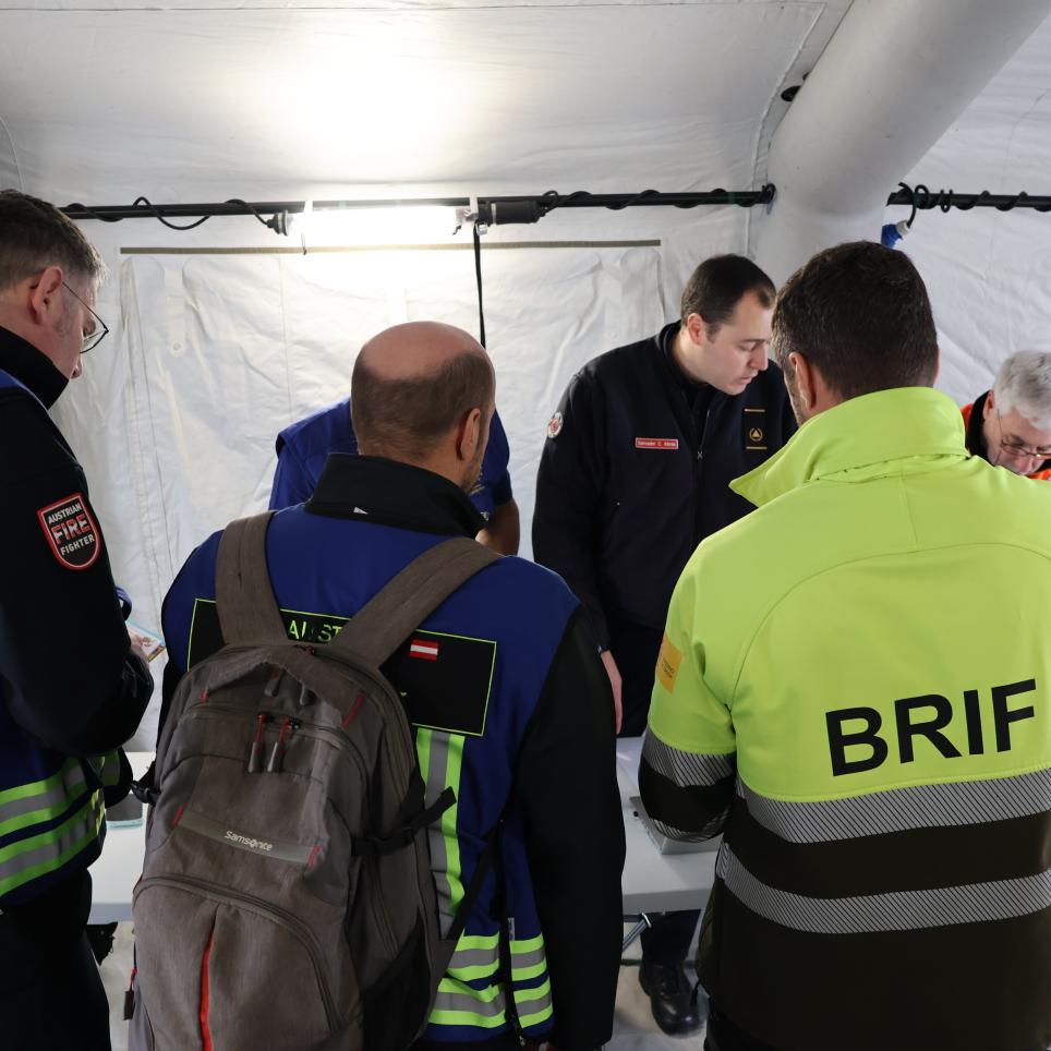 Participants go throught the RDC simulation in the exercise.