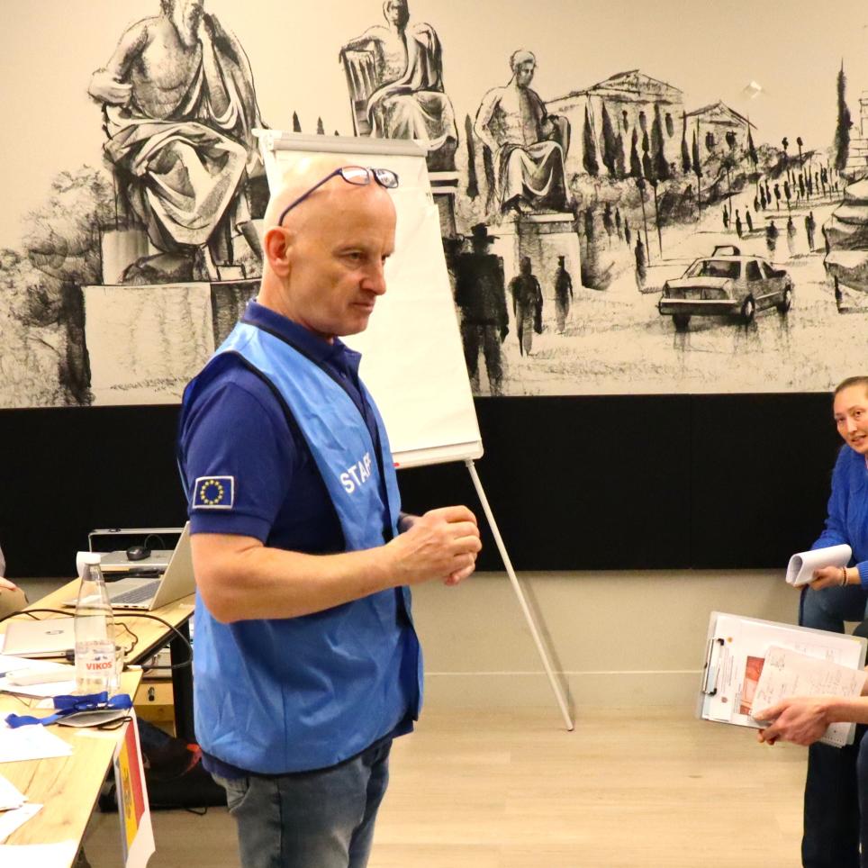 DCC course participants prepare for the simulation exercise with Course Director Andreas Hattinger of the Austrian Red Cross