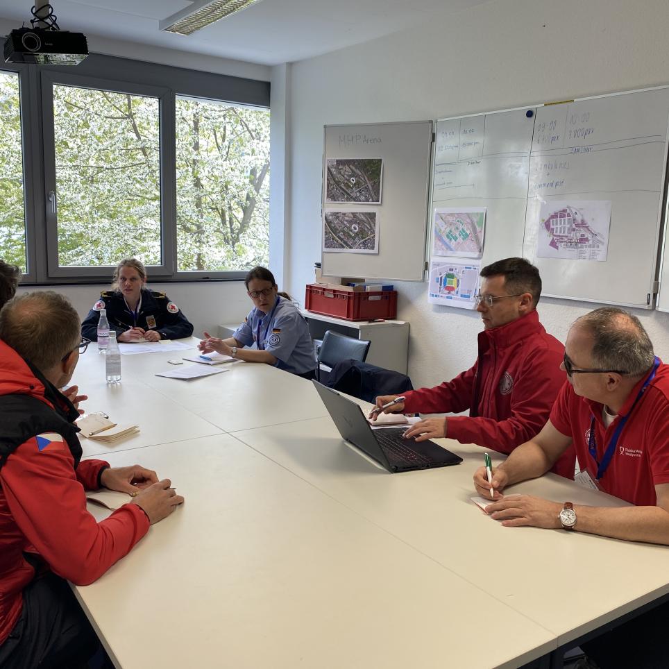 Participants meet with local On-Site-Commanders.