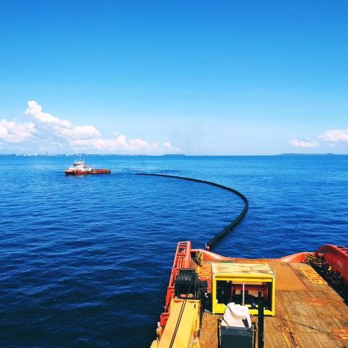 oil spill recovery at sea