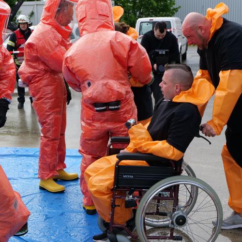 Decontamination of vulnerable people