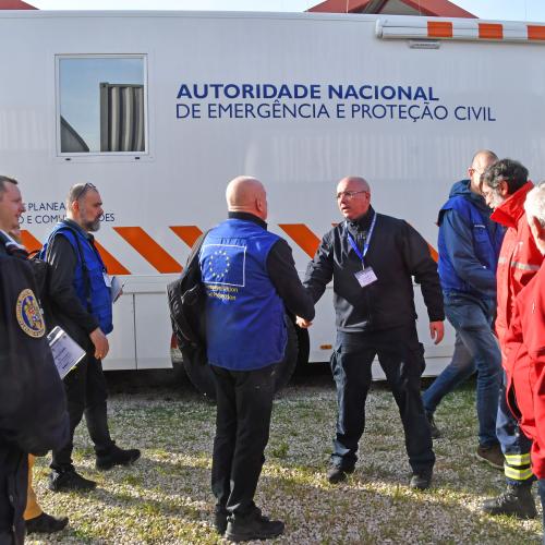 Participants of the ModTTX2 in Portugal meet with onsite commanders.