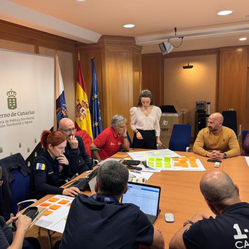 Assistants exchanging problems, needs, and potential solutions during the 1st Workshop of the VOLCAN project for volcanic multi-hazard assessment and risk management.