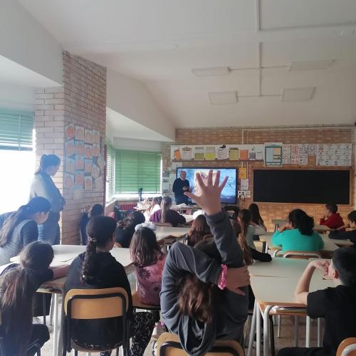 Prof. Crocetti from University of Camerino explaining to the classroom about the earthquakes