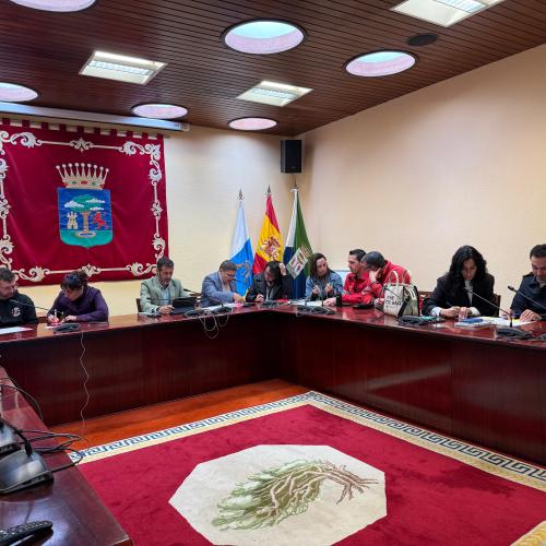 Meeting with officials, emergency services personnel and political representatives to explain and discuss the progress of the VOLCAN project.