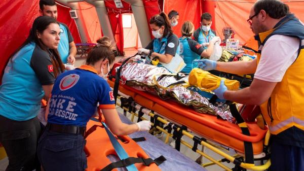 EMT working in a tent © EU MODEX