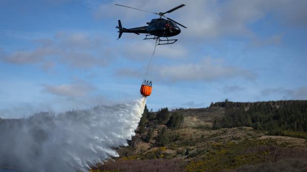 Fire extinguisher helicopter