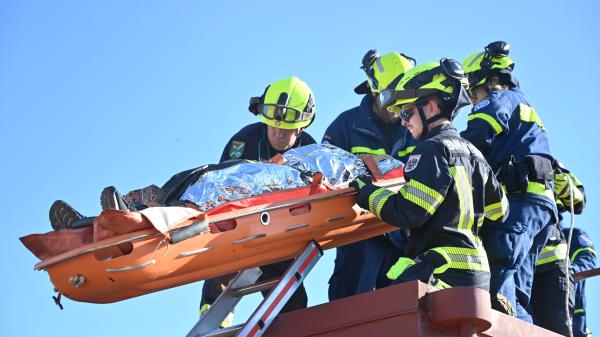 USAR team rescuing a person